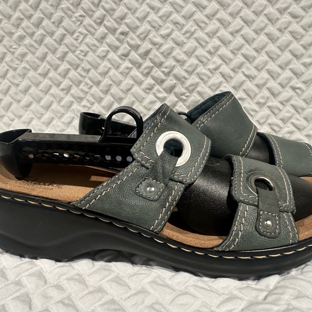 Clarks Bendables Dark Gray Leather Sandals - NWOT